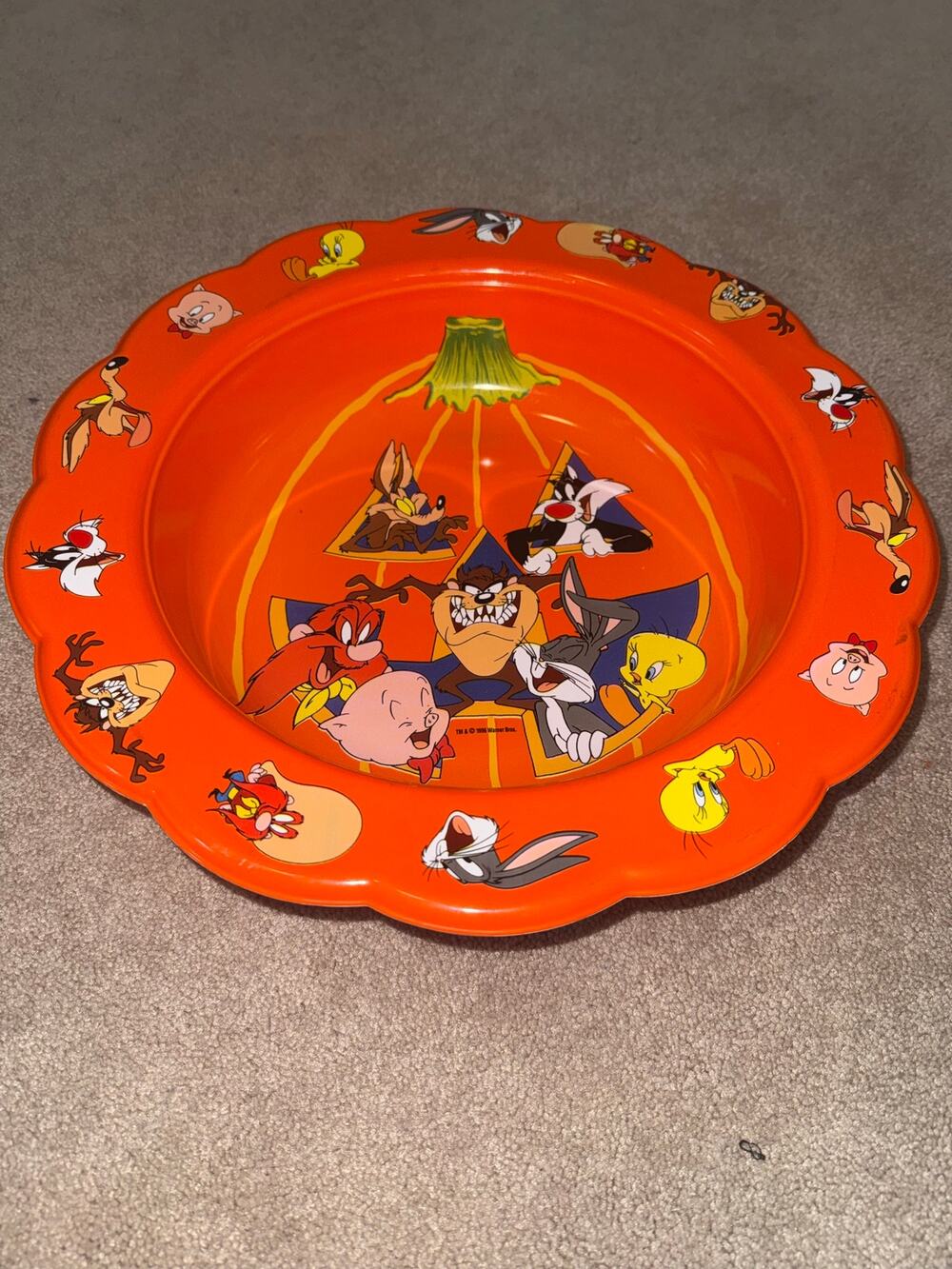 Vintage 1996 Looney Tunes Halloween Trick or Treat Candy Bowl 14”